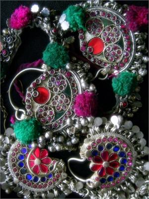 with Jewelled Veil Chains