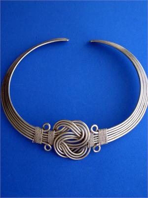 Knotted necklace