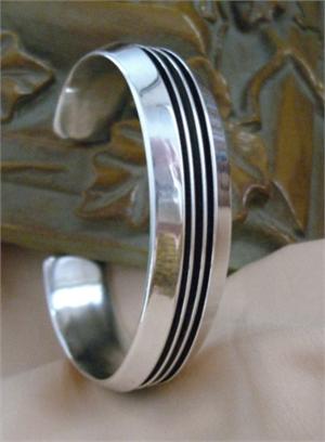 Navajo Indian Jewelry Silver Bracelet Three grooved channels