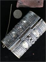 Non-hinged small opening